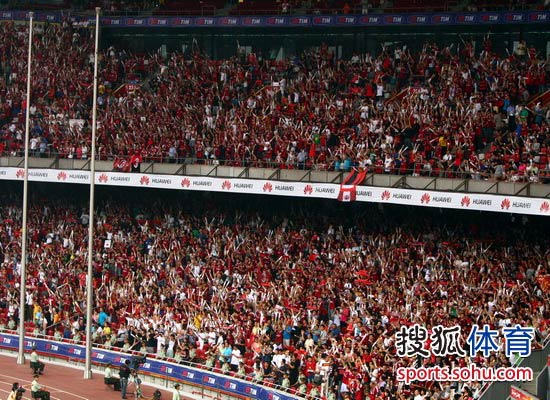  米兰双雄争夺意大利超级杯门票  